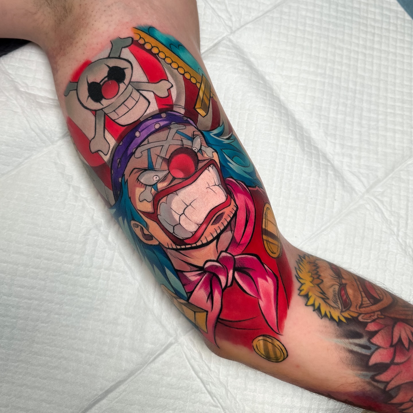 • B u g g y •

artist | @crisruvitattoos 

📩 appointments | hello@kitsonistudio.de

www.styng.com/kitsonistudio

BOOK YOUR APPOINTMENT
- link in bio
______
#onepiece #onepiecetattoo #buggytheclown #buggytattoo #animeink #mangatattoo #animeart #animevibes #otakutattoo #onepiecefan #onepieceart #strawhatpirates #eastblue #piratetattoo #onepiececommunity #animeinspired #onepieceaddict #onepieceanime #buggyedit #grandline #oda #tattooartist #kitsonistudio